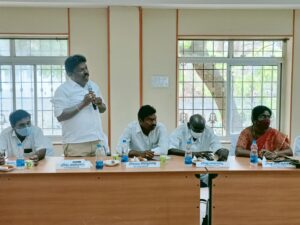 మాట్లాడుతున్న వైసీపీ కౌన్సిల‌ర్ బోను దేవ